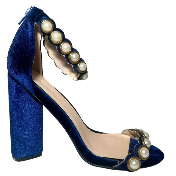 Qupid Heels 7 Blue Velvet w/ Pearl Accents - Picture 4 of 10